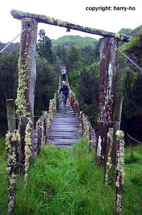 16-Ueber-diese-Bruecke
